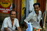 men-at-the-market-sri-lanka-006