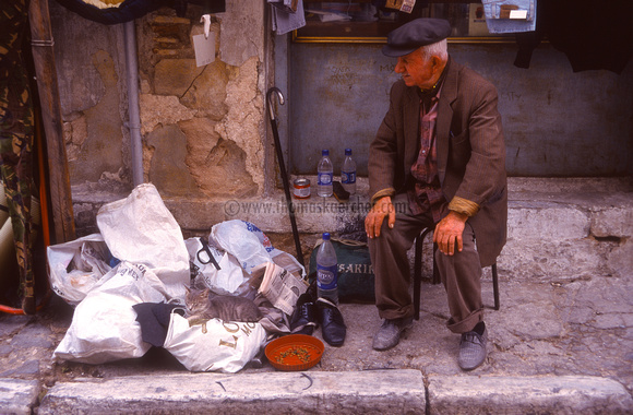 old man in the street, athens